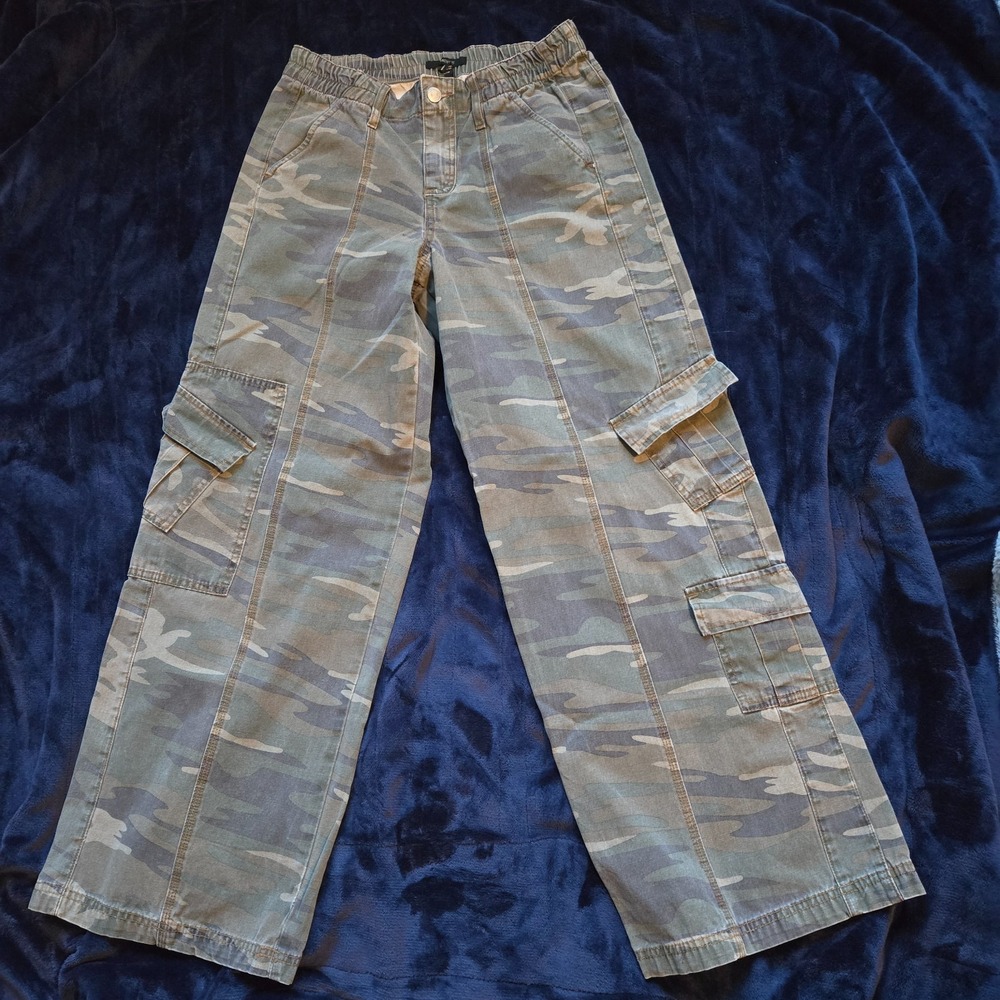 Forever 21 Womens Camouflage Cargo Jeans Green Tan Size Medium Wide Leg